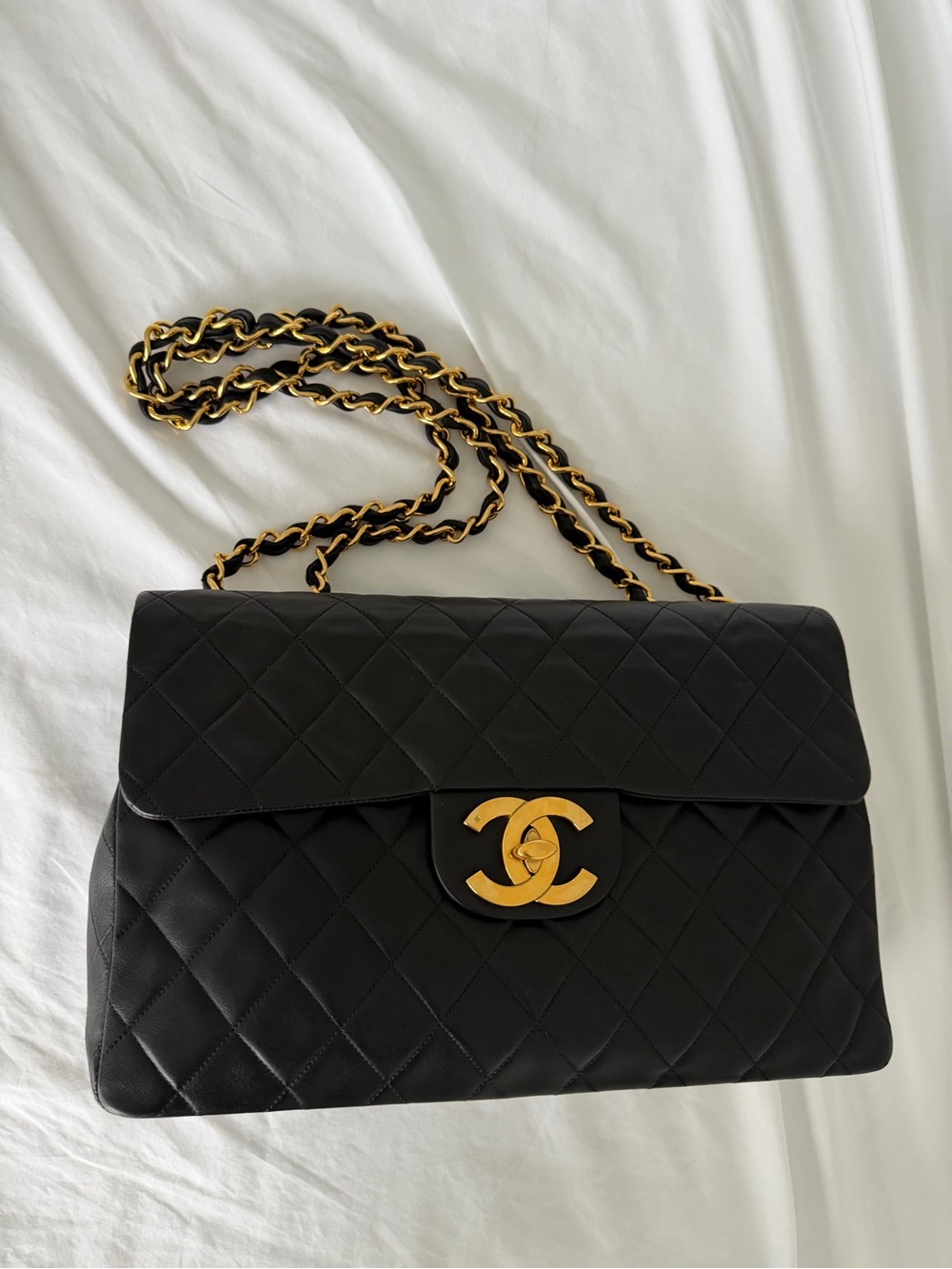 CHANEL Black Quilted Shoulder Bag with Gold Hardware - Picture 2 of 12